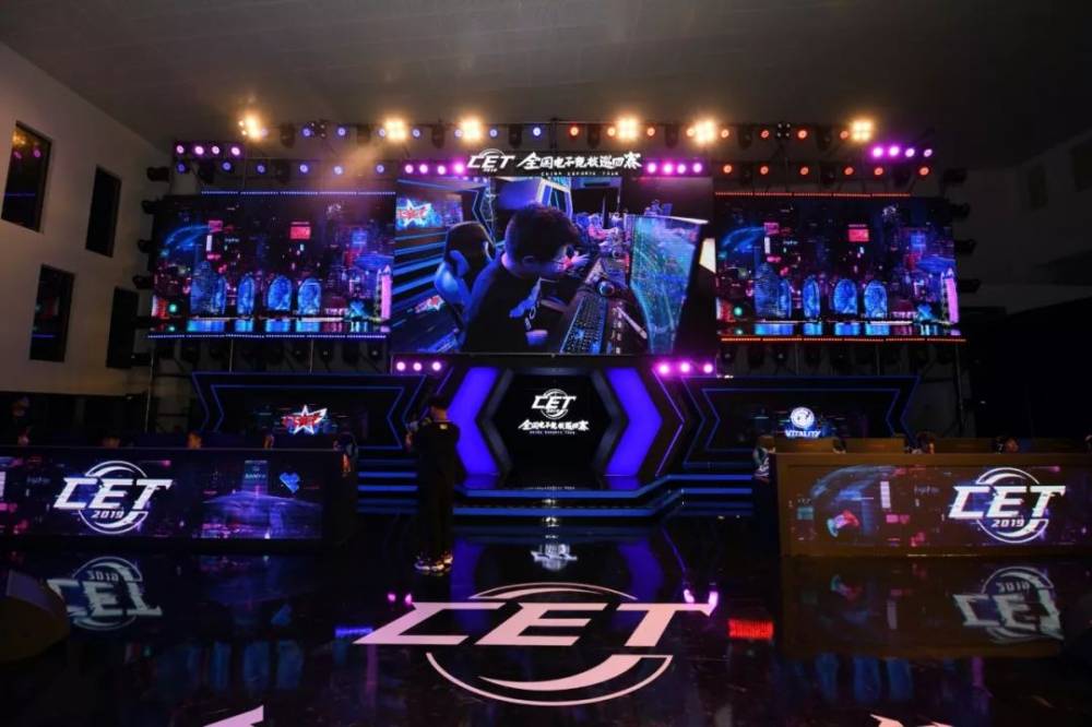 己的跳跃动 己的跳跃动